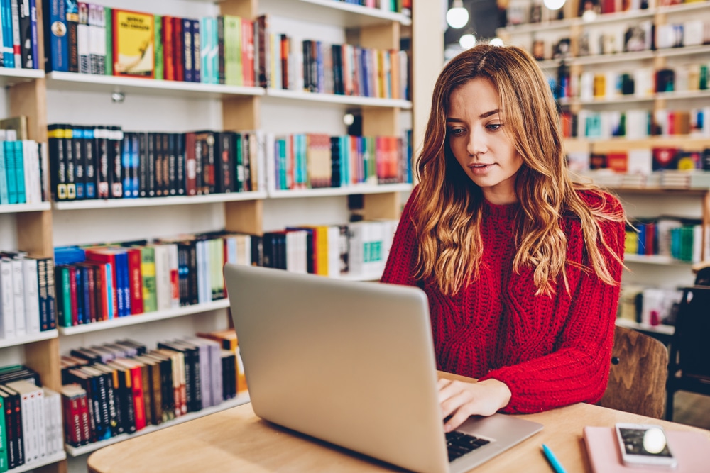 A girl establishes her tone of voice on her blog